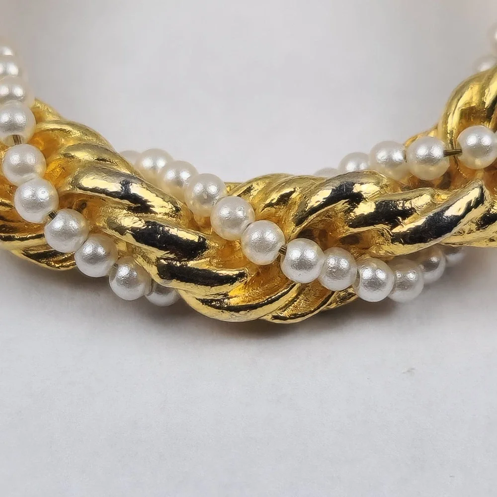 Vintage Faux Pearl‎ & Gold Tone Circular Brooch
